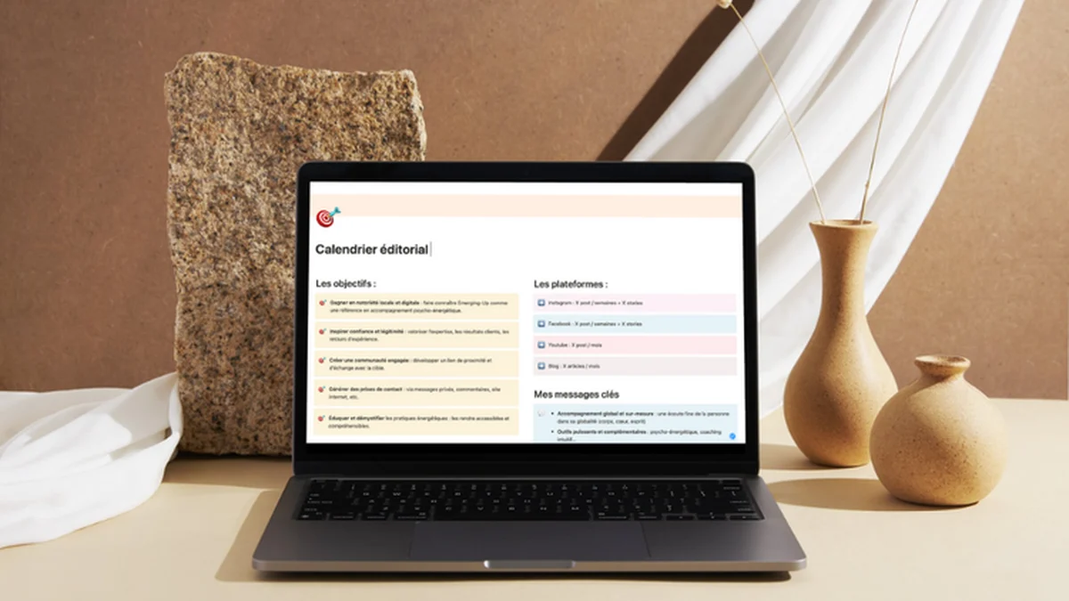 Calendrier éditorial des réseaux sociaux planifié sur un mois